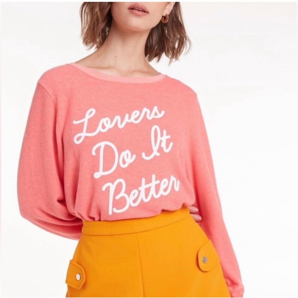 Wildfox “Lovers Do It Better” Sweatshirt in Coral Pink NWT. Size Small